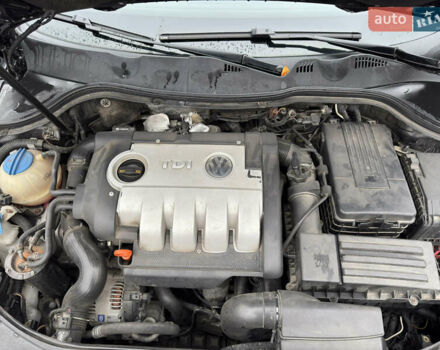 Черный Фольксваген Пассат, объемом двигателя 1.9 л и пробегом 438 тыс. км за 5950 $, фото 33 на Automoto.ua