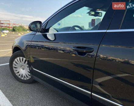 Черный Фольксваген Пассат, объемом двигателя 1.98 л и пробегом 240 тыс. км за 6400 $, фото 7 на Automoto.ua