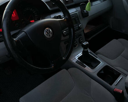 Чорний Фольксваген Пассат, об'ємом двигуна 1.6 л та пробігом 300 тис. км за 5700 $, фото 16 на Automoto.ua