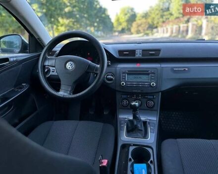 Черный Фольксваген Пассат, объемом двигателя 1.6 л и пробегом 270 тыс. км за 5200 $, фото 21 на Automoto.ua