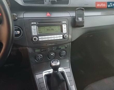 Черный Фольксваген Пассат, объемом двигателя 1.6 л и пробегом 206 тыс. км за 7000 $, фото 9 на Automoto.ua