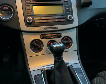 Черный Фольксваген Пассат, объемом двигателя 1.98 л и пробегом 266 тыс. км за 4950 $, фото 12 на Automoto.ua