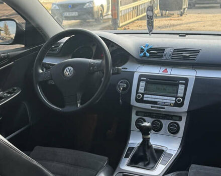 Чорний Фольксваген Пассат, об'ємом двигуна 2 л та пробігом 195 тис. км за 6450 $, фото 71 на Automoto.ua