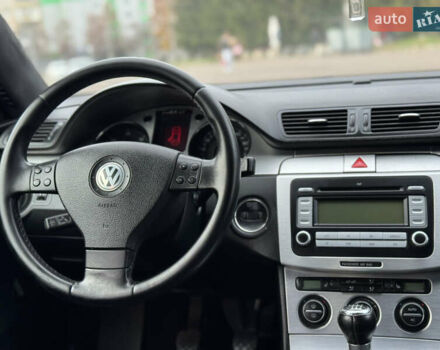 Черный Фольксваген Пассат, объемом двигателя 2 л и пробегом 290 тыс. км за 5699 $, фото 60 на Automoto.ua