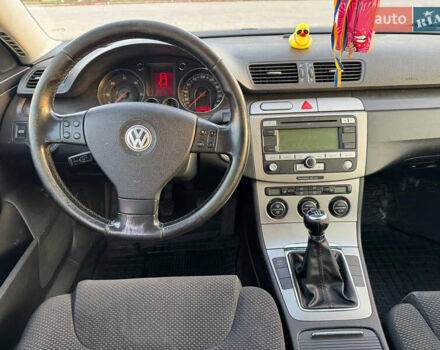 Черный Фольксваген Пассат, объемом двигателя 1.97 л и пробегом 263 тыс. км за 5700 $, фото 13 на Automoto.ua