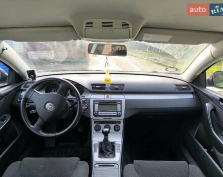 Черный Фольксваген Пассат, объемом двигателя 1.97 л и пробегом 220 тыс. км за 6750 $, фото 4 на Automoto.ua