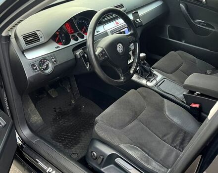 Чорний Фольксваген Пассат, об'ємом двигуна 2 л та пробігом 284 тис. км за 7000 $, фото 6 на Automoto.ua