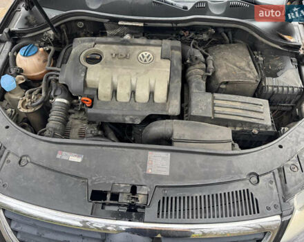 Черный Фольксваген Пассат, объемом двигателя 2 л и пробегом 400 тыс. км за 3500 $, фото 15 на Automoto.ua