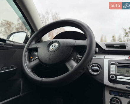 Черный Фольксваген Пассат, объемом двигателя 1.97 л и пробегом 370 тыс. км за 5500 $, фото 49 на Automoto.ua