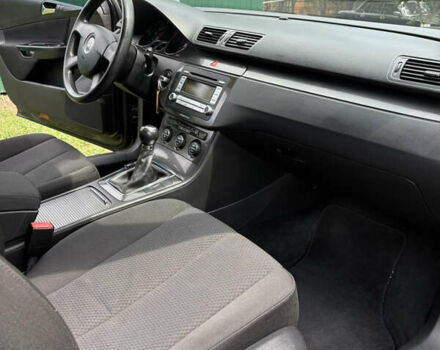 Черный Фольксваген Пассат, объемом двигателя 1.6 л и пробегом 183 тыс. км за 6500 $, фото 12 на Automoto.ua