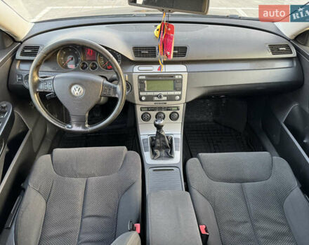 Черный Фольксваген Пассат, объемом двигателя 2 л и пробегом 263 тыс. км за 5450 $, фото 6 на Automoto.ua