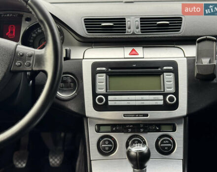 Черный Фольксваген Пассат, объемом двигателя 2 л и пробегом 290 тыс. км за 5699 $, фото 62 на Automoto.ua