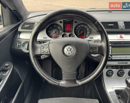 Черный Фольксваген Пассат, объемом двигателя 2 л и пробегом 290 тыс. км за 5699 $, фото 65 на Automoto.ua