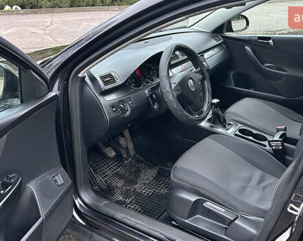 Чорний Фольксваген Пассат, об'ємом двигуна 1.6 л та пробігом 280 тис. км за 5450 $, фото 4 на Automoto.ua