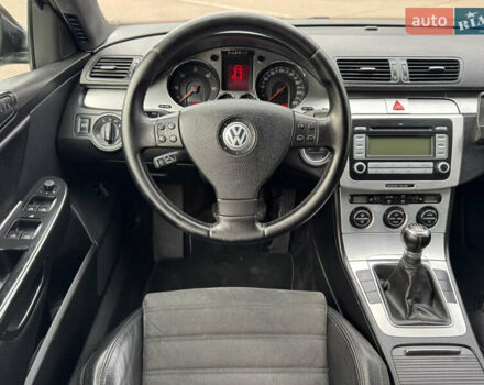 Черный Фольксваген Пассат, объемом двигателя 2 л и пробегом 290 тыс. км за 5699 $, фото 66 на Automoto.ua