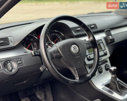 Черный Фольксваген Пассат, объемом двигателя 2 л и пробегом 290 тыс. км за 5699 $, фото 55 на Automoto.ua