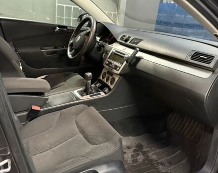 Черный Фольксваген Пассат, объемом двигателя 2 л и пробегом 400 тыс. км за 3500 $, фото 12 на Automoto.ua