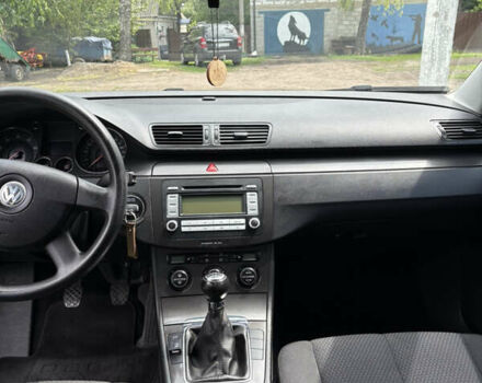 Черный Фольксваген Пассат, объемом двигателя 1.6 л и пробегом 183 тыс. км за 6500 $, фото 6 на Automoto.ua
