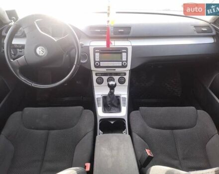 Чорний Фольксваген Пассат, об'ємом двигуна 2 л та пробігом 220 тис. км за 6450 $, фото 10 на Automoto.ua