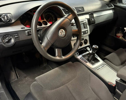 Черный Фольксваген Пассат, объемом двигателя 2 л и пробегом 400 тыс. км за 3500 $, фото 11 на Automoto.ua