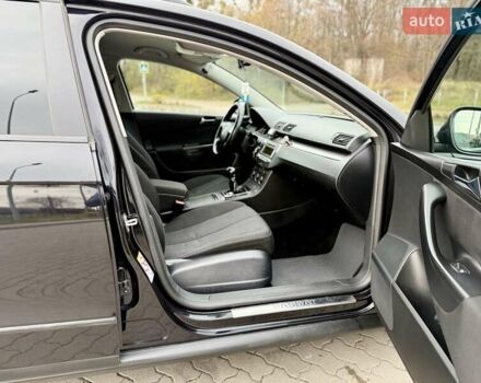 Черный Фольксваген Пассат, объемом двигателя 2 л и пробегом 403 тыс. км за 5499 $, фото 19 на Automoto.ua