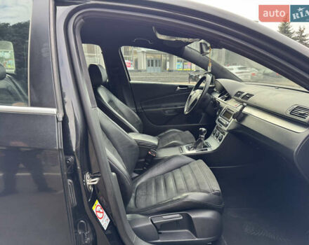 Черный Фольксваген Пассат, объемом двигателя 2 л и пробегом 290 тыс. км за 5699 $, фото 30 на Automoto.ua