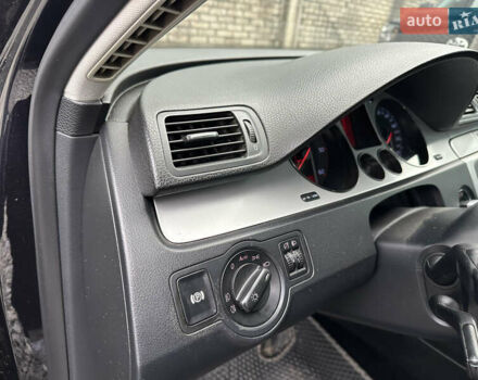 Чорний Фольксваген Пассат, об'ємом двигуна 2 л та пробігом 330 тис. км за 6500 $, фото 10 на Automoto.ua