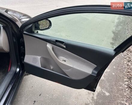 Черный Фольксваген Пассат, объемом двигателя 1.97 л и пробегом 434 тыс. км за 5700 $, фото 10 на Automoto.ua