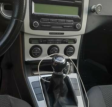 Черный Фольксваген Пассат, объемом двигателя 1.4 л и пробегом 237 тыс. км за 7000 $, фото 3 на Automoto.ua