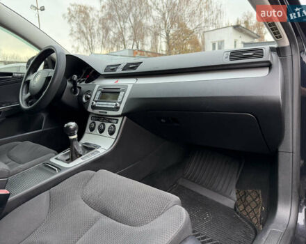 Черный Фольксваген Пассат, объемом двигателя 1.97 л и пробегом 249 тыс. км за 4800 $, фото 58 на Automoto.ua