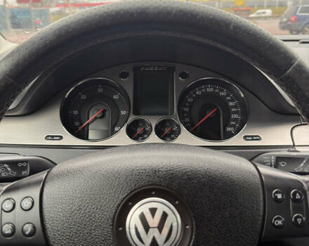 Чорний Фольксваген Пассат, об'ємом двигуна 2 л та пробігом 370 тис. км за 8100 $, фото 42 на Automoto.ua