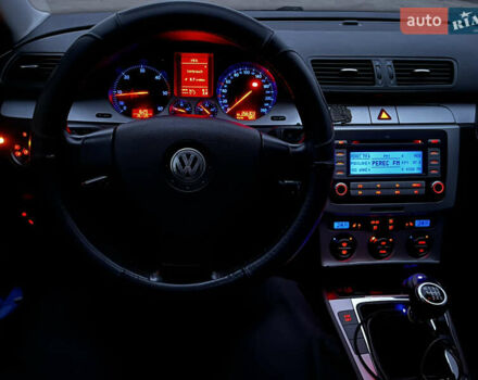 Черный Фольксваген Пассат, объемом двигателя 1.97 л и пробегом 306 тыс. км за 7000 $, фото 22 на Automoto.ua