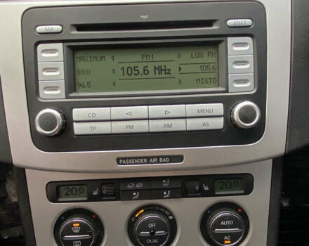 Черный Фольксваген Пассат, объемом двигателя 1.6 л и пробегом 326 тыс. км за 5499 $, фото 12 на Automoto.ua