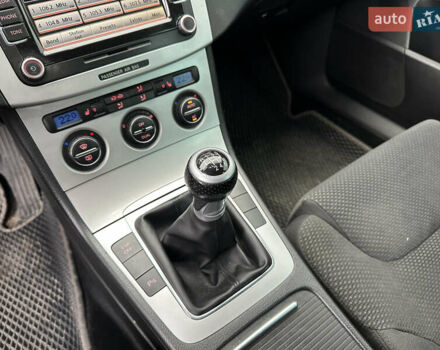 Чорний Фольксваген Пассат, об'ємом двигуна 2 л та пробігом 330 тис. км за 6500 $, фото 12 на Automoto.ua