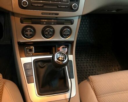 Черный Фольксваген Пассат, объемом двигателя 1.4 л и пробегом 193 тыс. км за 6600 $, фото 5 на Automoto.ua