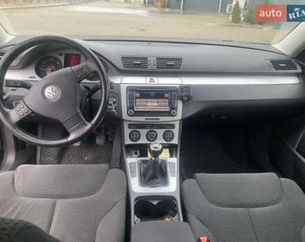 Черный Фольксваген Пассат, объемом двигателя 1.97 л и пробегом 230 тыс. км за 5900 $, фото 4 на Automoto.ua