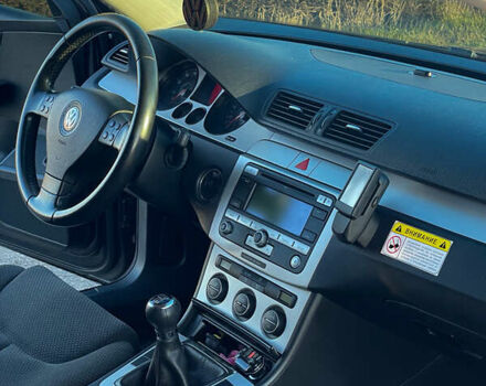 Черный Фольксваген Пассат, объемом двигателя 1.8 л и пробегом 257 тыс. км за 6100 $, фото 12 на Automoto.ua