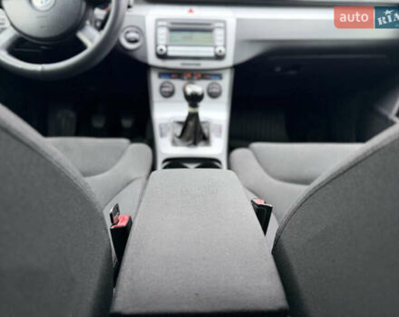 Черный Фольксваген Пассат, объемом двигателя 1.97 л и пробегом 249 тыс. км за 4800 $, фото 49 на Automoto.ua