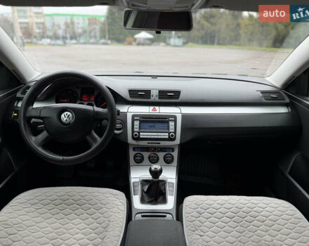 Черный Фольксваген Пассат, объемом двигателя 1.97 л и пробегом 370 тыс. км за 4700 $, фото 36 на Automoto.ua