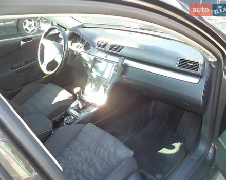 Чорний Фольксваген Пассат, об'ємом двигуна 1.9 л та пробігом 242 тис. км за 7500 $, фото 11 на Automoto.ua