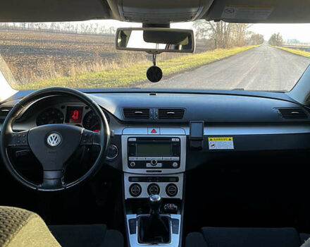 Черный Фольксваген Пассат, объемом двигателя 1.8 л и пробегом 257 тыс. км за 6100 $, фото 11 на Automoto.ua