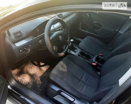 Черный Фольксваген Пассат, объемом двигателя 1.4 л и пробегом 213 тыс. км за 7199 $, фото 5 на Automoto.ua