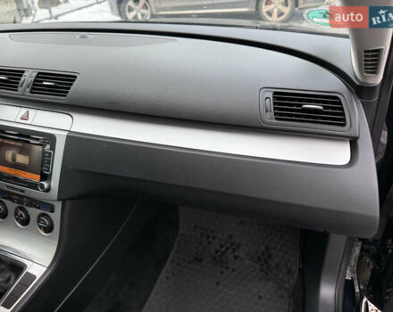 Черный Фольксваген Пассат, объемом двигателя 1.39 л и пробегом 238 тыс. км за 5950 $, фото 50 на Automoto.ua