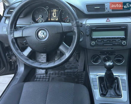 Черный Фольксваген Пассат, объемом двигателя 1.97 л и пробегом 260 тыс. км за 8200 $, фото 4 на Automoto.ua