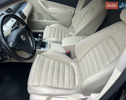 Черный Фольксваген Пассат, объемом двигателя 1.8 л и пробегом 245 тыс. км за 6999 $, фото 17 на Automoto.ua