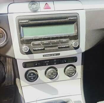 Черный Фольксваген Пассат, объемом двигателя 1.4 л и пробегом 257 тыс. км за 5200 $, фото 11 на Automoto.ua