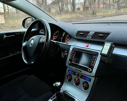 Черный Фольксваген Пассат, объемом двигателя 1.8 л и пробегом 225 тыс. км за 7350 $, фото 6 на Automoto.ua