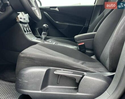 Черный Фольксваген Пассат, объемом двигателя 2 л и пробегом 366 тыс. км за 8290 $, фото 40 на Automoto.ua