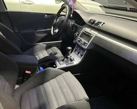 Чорний Фольксваген Пассат, об'ємом двигуна 1.8 л та пробігом 235 тис. км за 7500 $, фото 14 на Automoto.ua