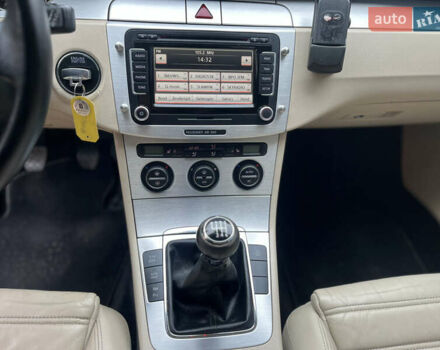 Черный Фольксваген Пассат, объемом двигателя 1.8 л и пробегом 245 тыс. км за 6999 $, фото 26 на Automoto.ua